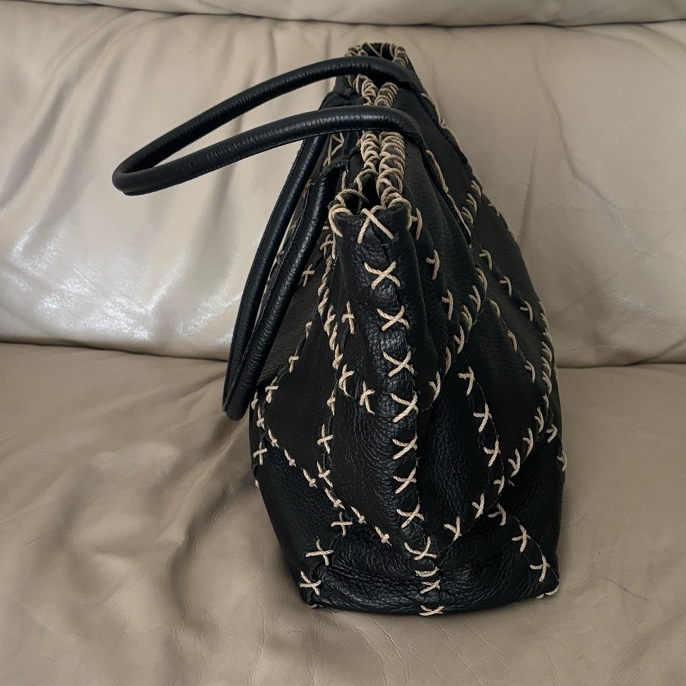 Berge Black Leather Tote Bag with Stitch Detailing - Picture 4 of 6